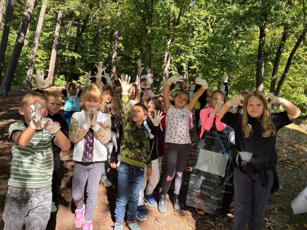 Školní družina- zapojení do veřejné akce: " Ukliďme Česko "