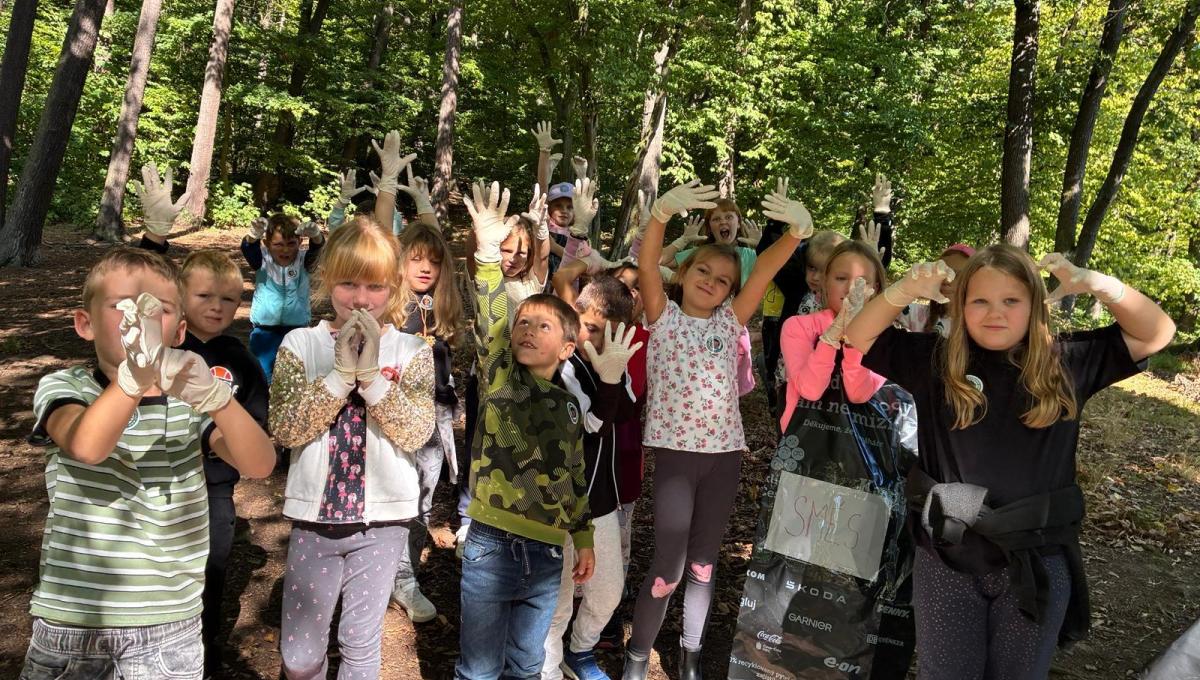 Školní družina- zapojení do veřejné akce: " Ukliďme Česko "