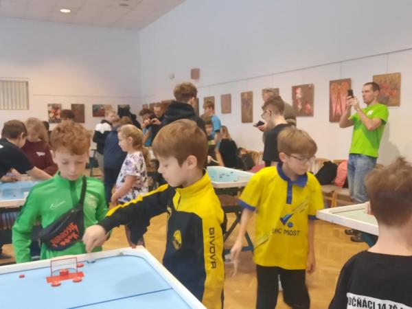 Liga základních škol ve stolním hokeji