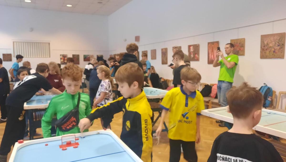 Liga základních škol ve stolním hokeji